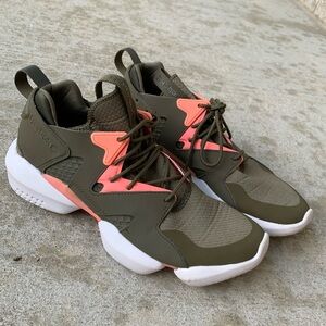 Reebok 3D Op. Lite in Army Green/Digital Pink